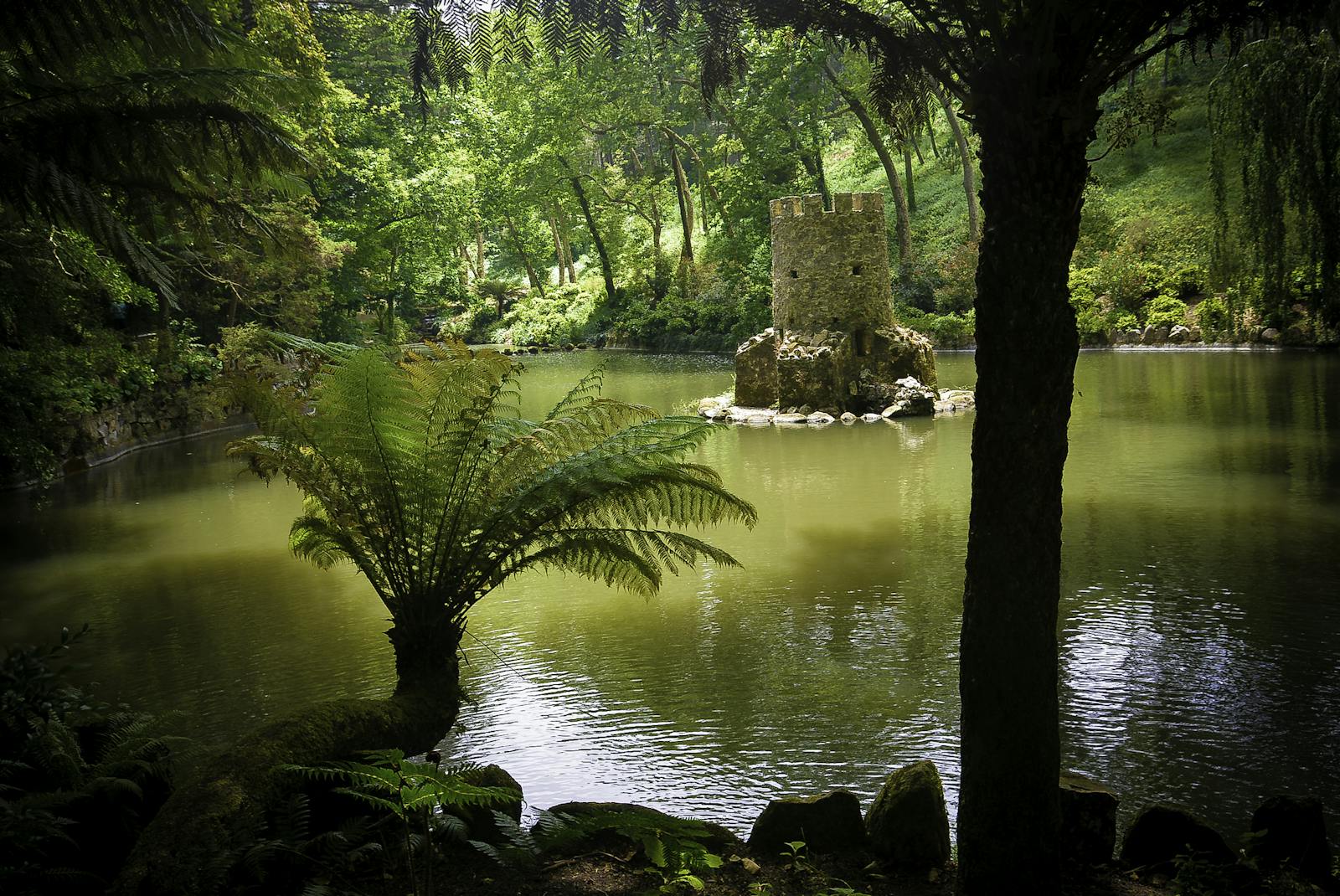 Mystisk vy över Nationalpalatset & Pena Park